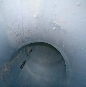 dettaglio interno sfioro piscina, prospettiva 2