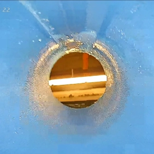 dettaglio interno sfioro piscina